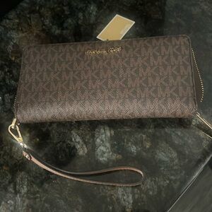 Michael Kors, Large wristlet/wallet